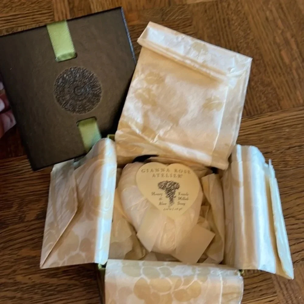 NIB Heart Shape Soap Honey & Aloe